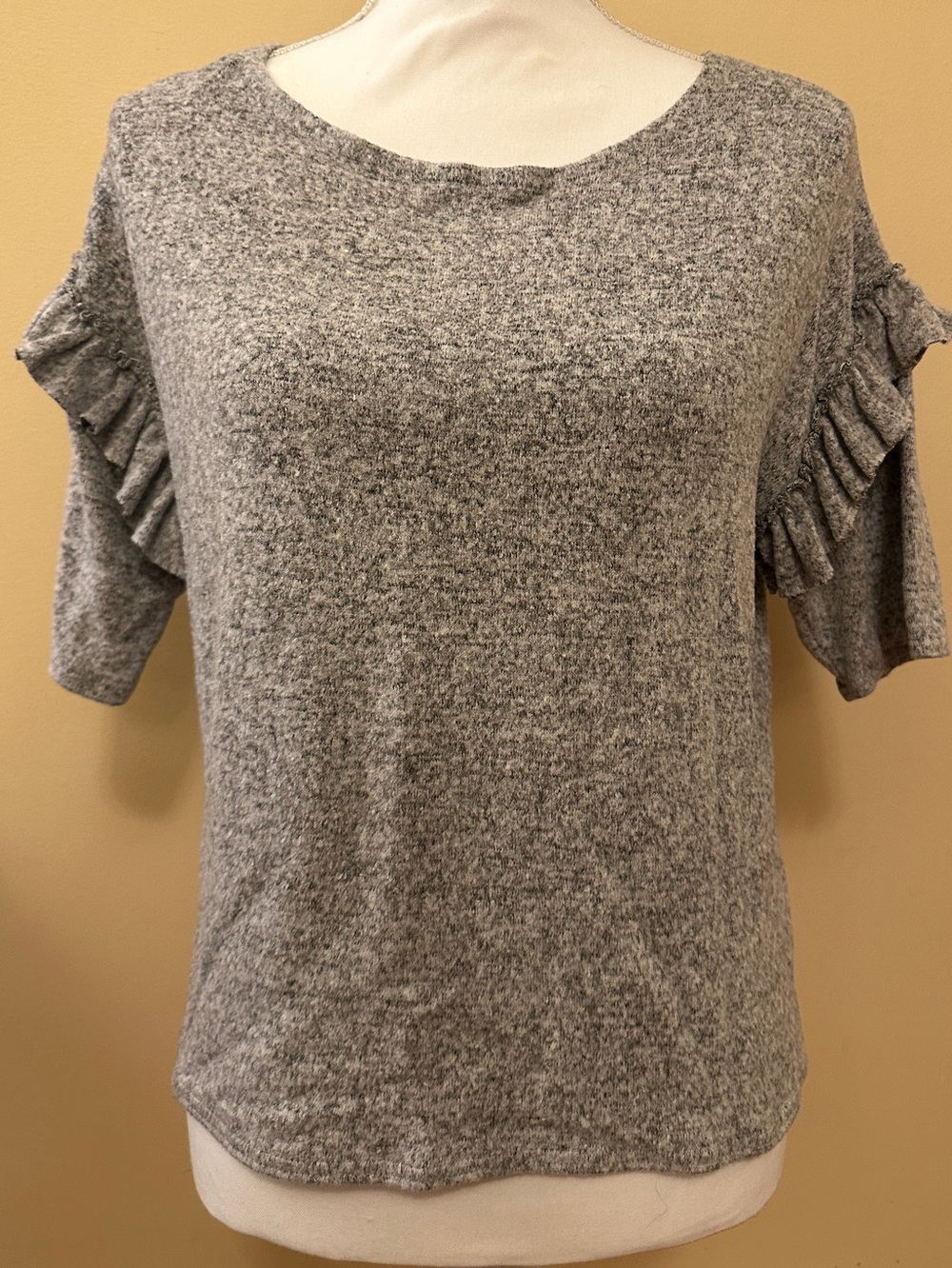 a.n.a Gray Crewneck Sweaters top with Ruffle Sleeves size Small